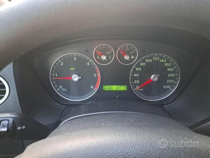 Usata Ford Focus 110 CV (80 kW) 2006 Blu Berlina