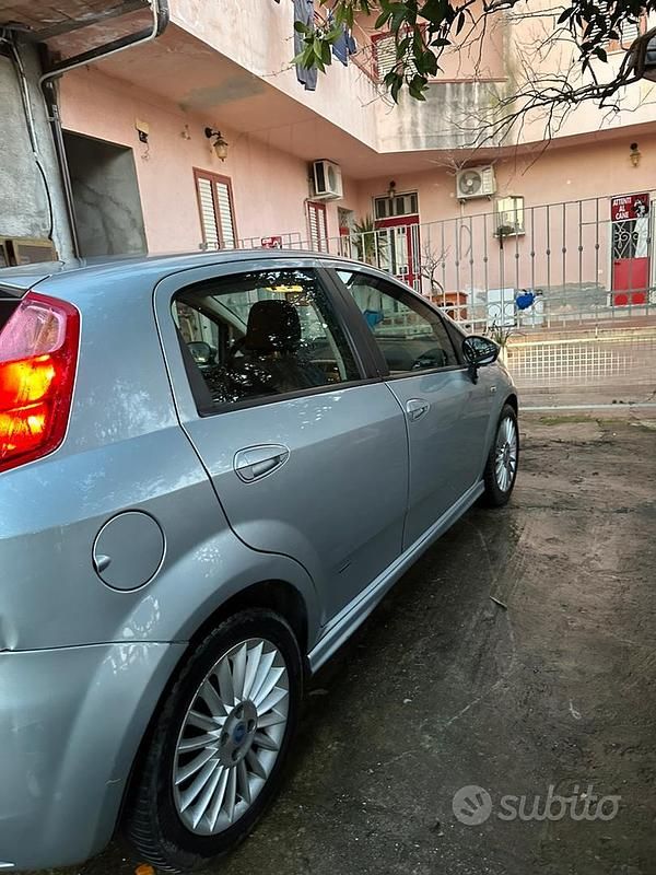Usata Fiat Grande Punto 90 CV (66 kW) 2006 Grigio Utilitaria