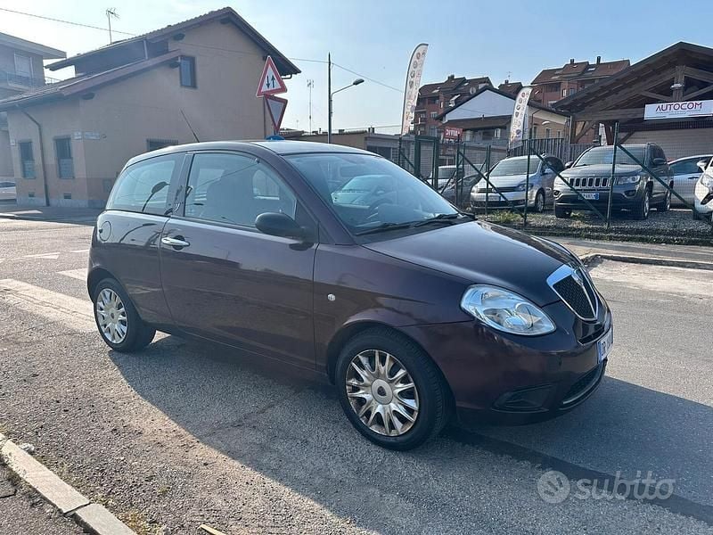 Usata Lancia Ypsilon 60 CV (44 kW) 2008 Viola Utilitaria