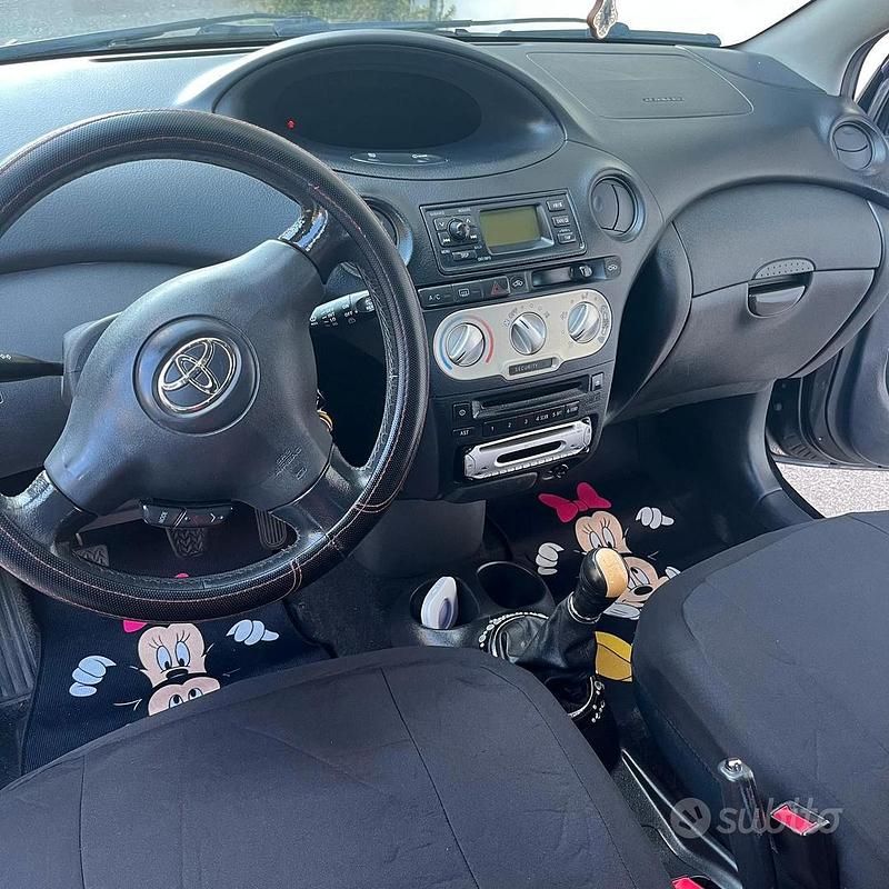 Usata Toyota Yaris 2004 Nero Utilitaria