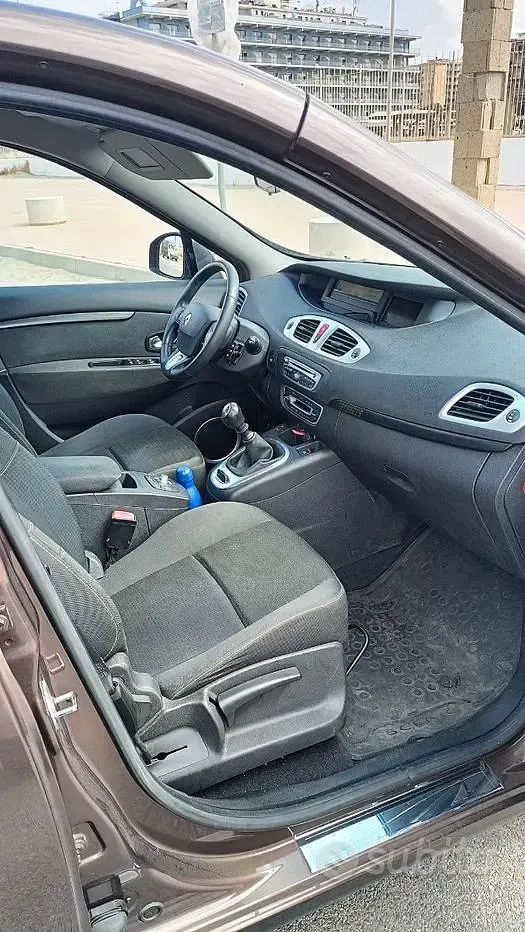 Usata Renault Scenic E-Tech XMOD 131 CV (96 kW) 2010 Bronzo Monovolume