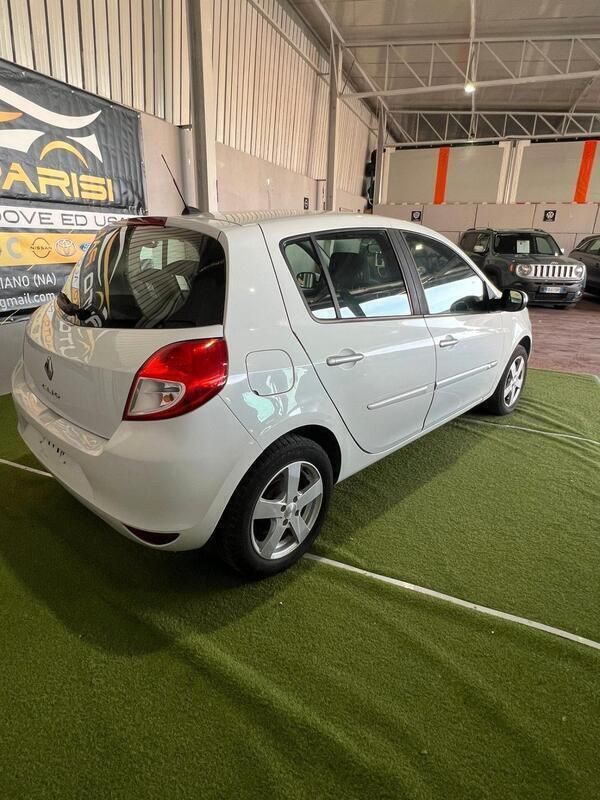 Usata Renault Clio II Dynamique 75 CV (55 kW) 2010 Bianco Berlina