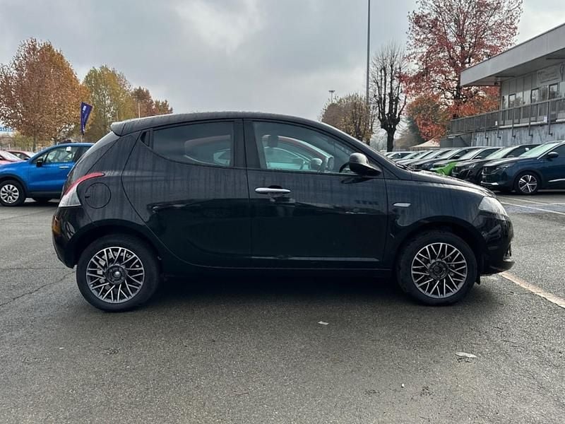Usata Lancia Ypsilon Gold 69 CV (50 kW) 2023 Nero Utilitaria