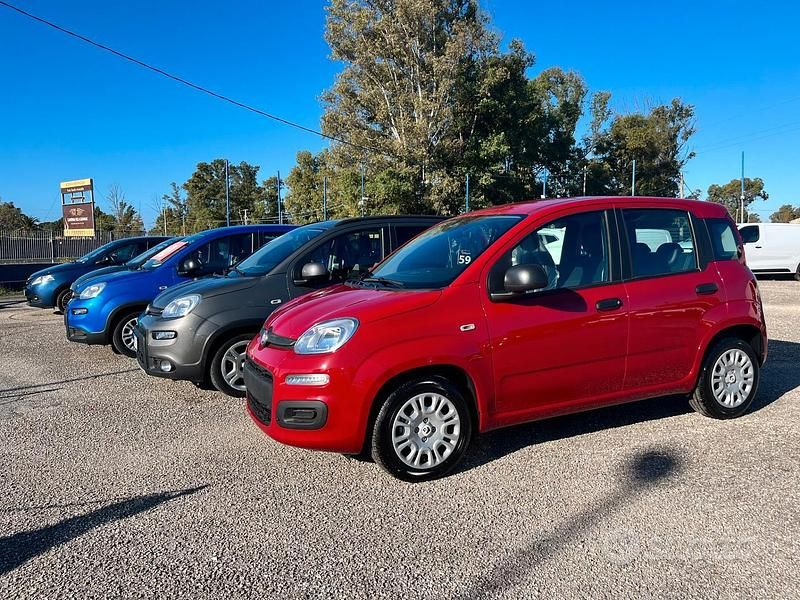 Nuova Fiat Panda 71 CV (52 kW) 2025 Rosso Berlina