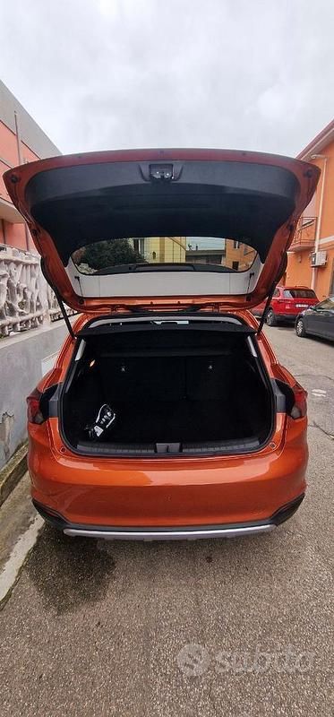 Usata Fiat Tipo Cross 100 CV (73 kW) 2021 Berlina