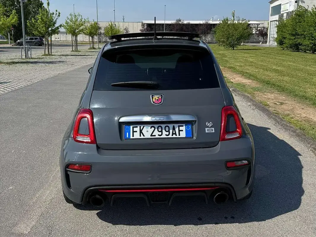 Usata Abarth 695 165 CV (121 kW) 2017 Grigio Utilitaria