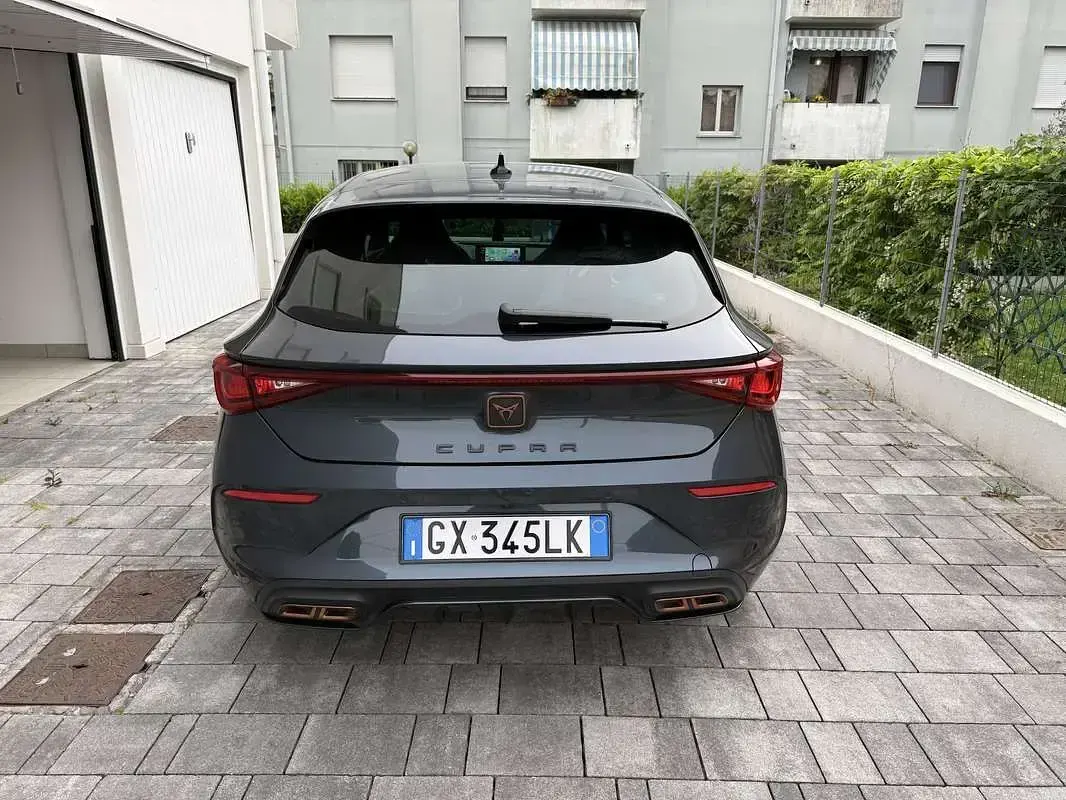 Usata Cupra Leon VZ2 245 CV (180 kW) 2021 Grigio Berlina