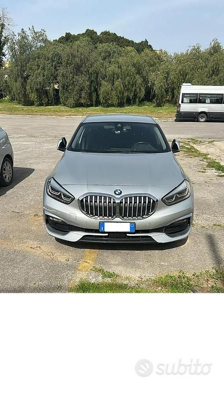 Usado BMW 116 Luxury Line 109 HP (80 kW) 2020 Cinzento Citadino