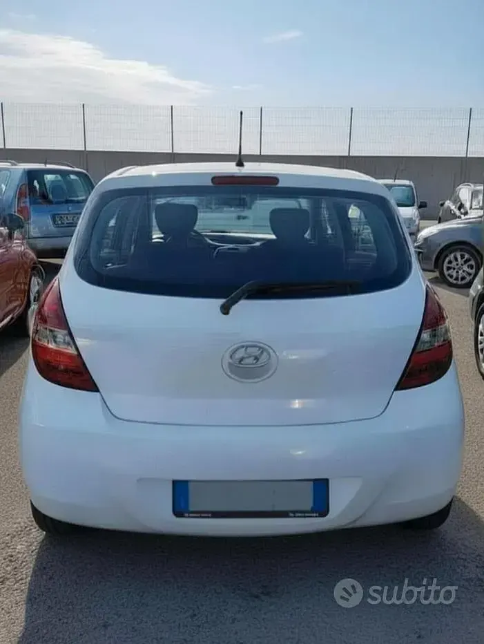 Usata Hyundai i20 Edition 75 CV (55 kW) 2012 Bianco Utilitaria