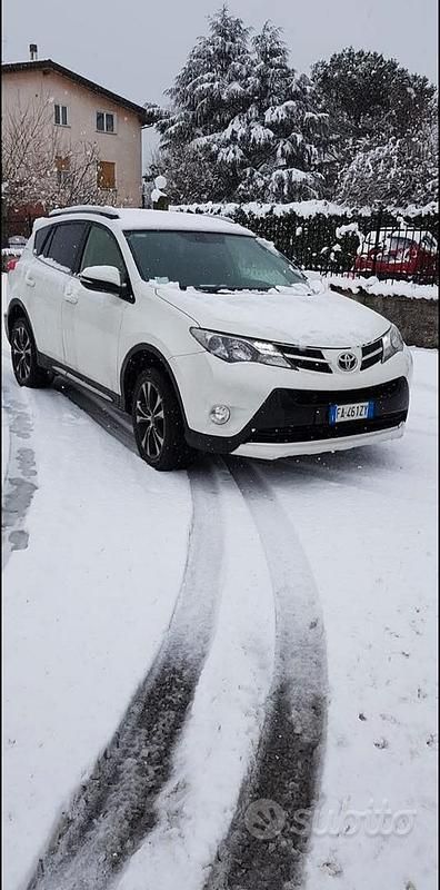 Bianco Usata 2015 Toyota RAV4 Edition Tre volumi | 11.000 € - Immagine 1/3