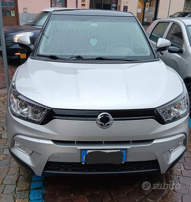 Usata Ssangyong (KGM) Tivoli 115 CV (84 kW) 2015 Grigio SUV