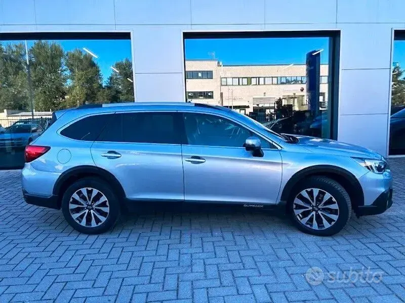 Usata Subaru Outback 150 CV (110 kW) 2017 Grigio Station wagon