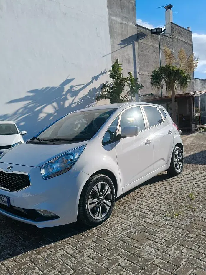 Usata Kia Venga 90 CV (66 kW) 2016 Bianco Utilitaria