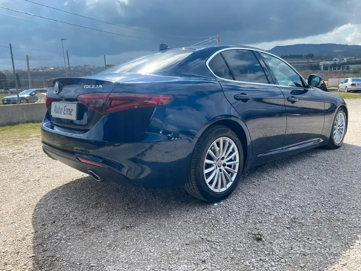 Usata Alfa Romeo Giulia 180 CV (132 kW) 2017 Blu Berlina