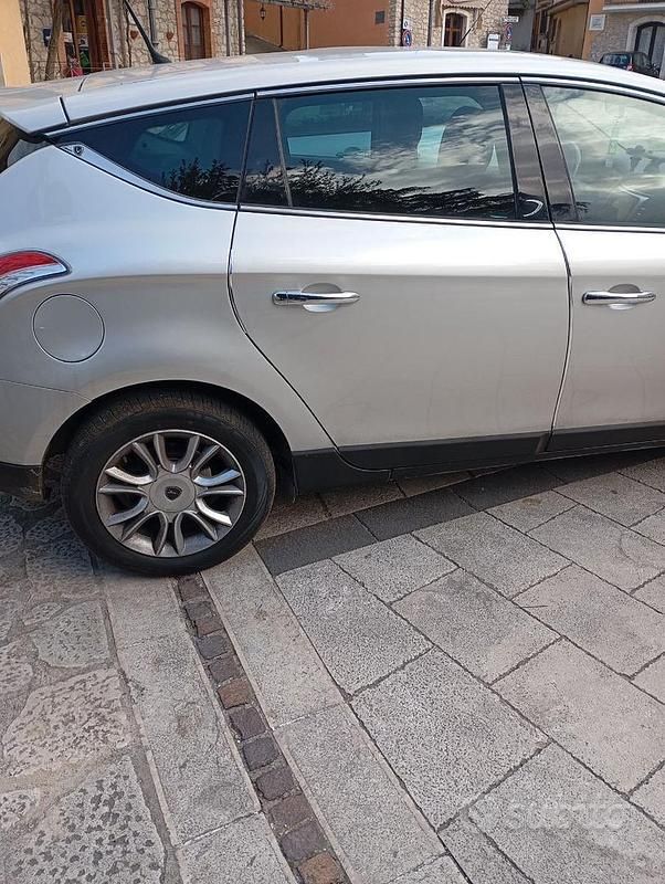 Usata Lancia Delta Silver 120 CV (88 kW) 2012 Grigio Utilitaria