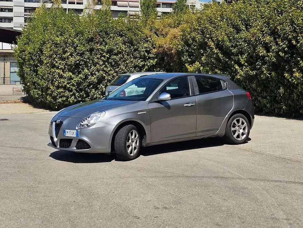 Usata Alfa Romeo Giulietta Exclusive 170 CV (125 kW) 2012 Grigio Utilitaria