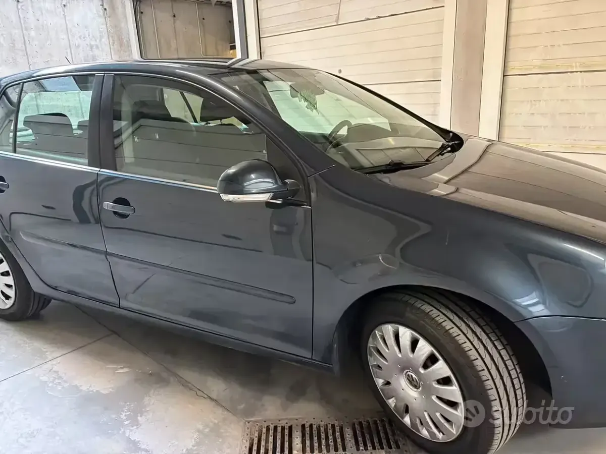 Usata VW Golf V 102 CV (75 kW) 2007 Bluazzurro Berlina