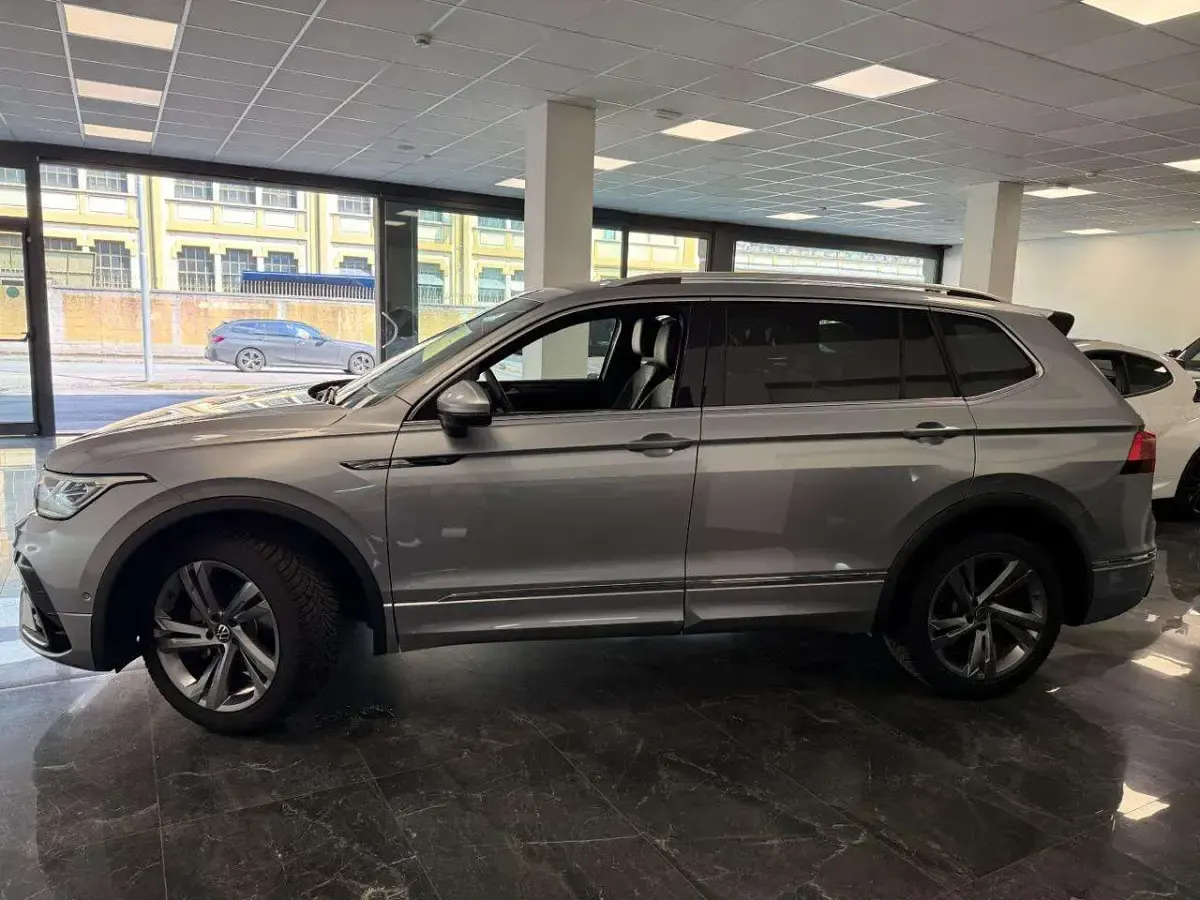 Usata VW Tiguan Allspace R-line 150 CV (110 kW) 2023 Grigio SUV