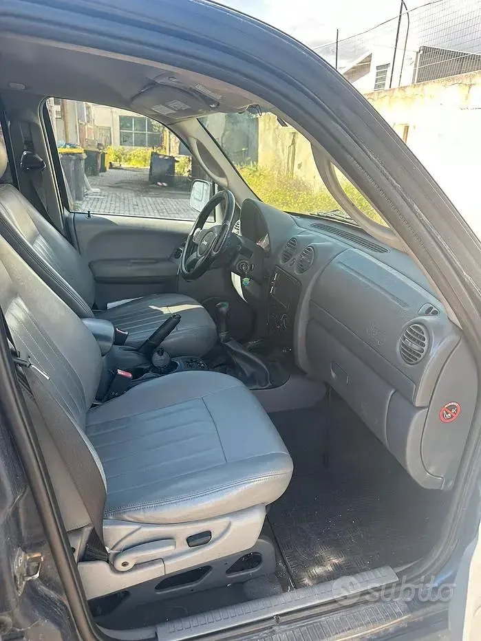 Usata Jeep Cherokee 2007 Blu SUV