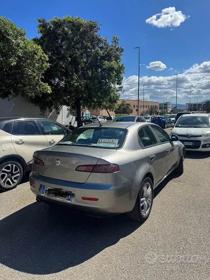 Usata Alfa Romeo 159 120 CV (88 kW) 2012 Grigio Berlina