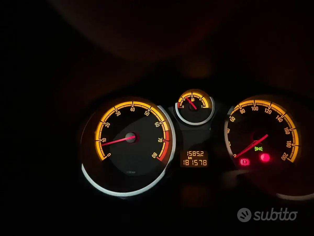 Usata Opel Corsa 86 CV (63 kW) 2014 Nero Utilitaria