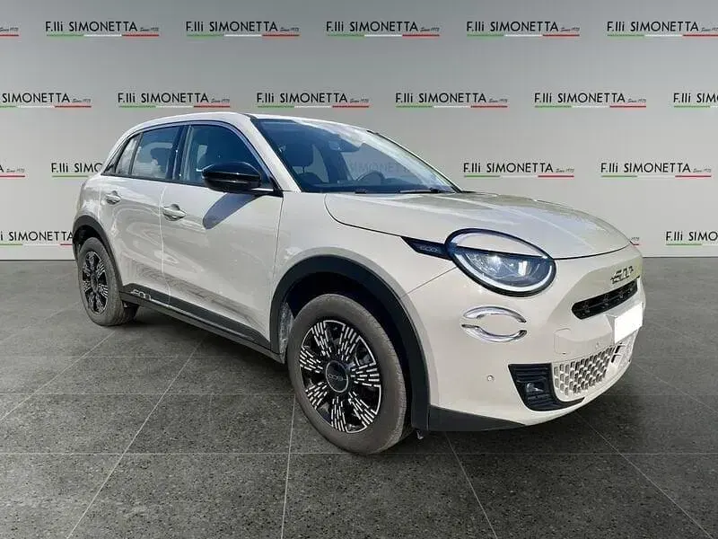 Usata Fiat 600 145 CV (106 kW) 2025 Beige SUV