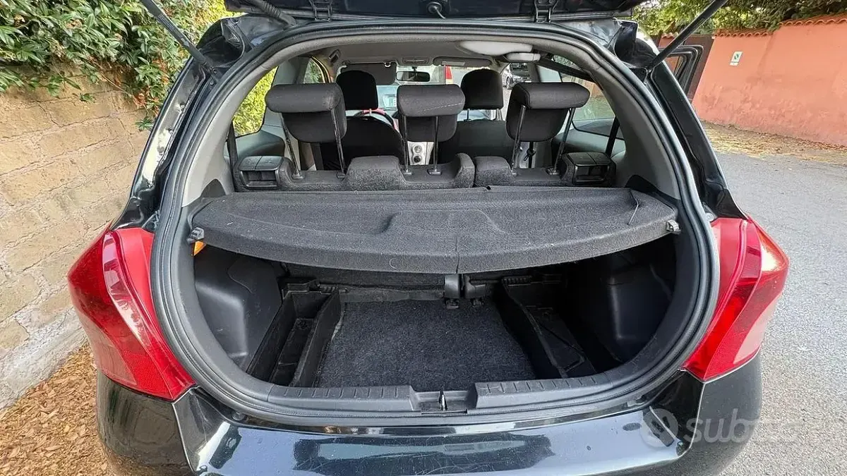 Usata Toyota Yaris 69 CV (50 kW) 2006 Nero Utilitaria