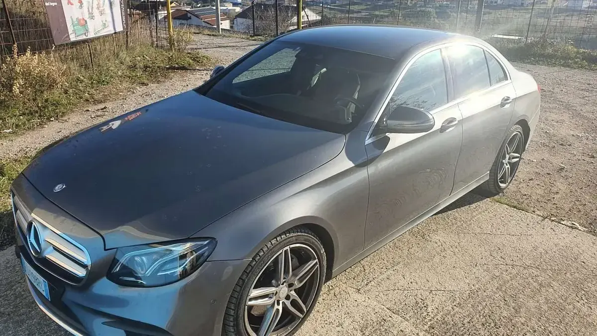 Usata Mercedes E220 AMG line 194 CV (142 kW) 2016 Berlina