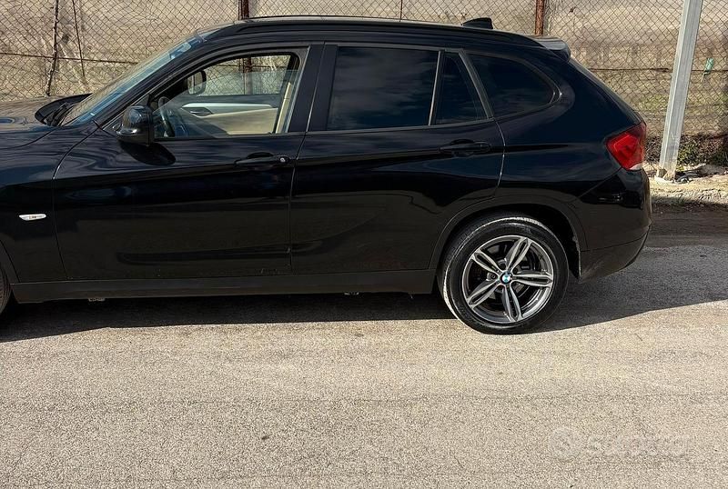 Nero Usata 2011 BMW X1 SUV | 8200 € (Buon prezzo) - Immagine 1/4