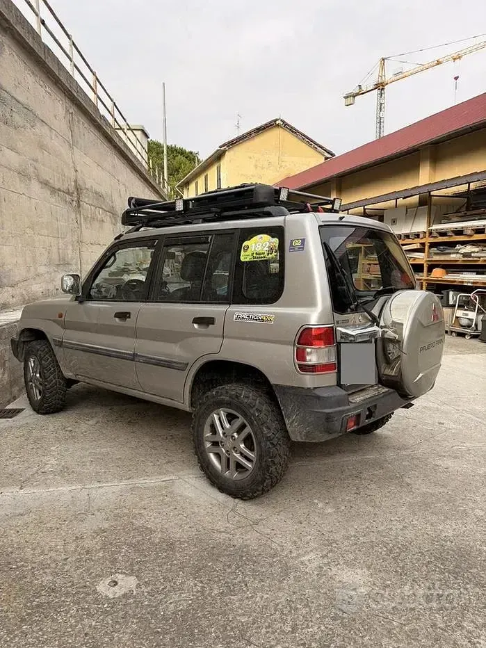 Usata Mitsubishi Pajero 129 CV (94 kW) 2001 Grigio SUV