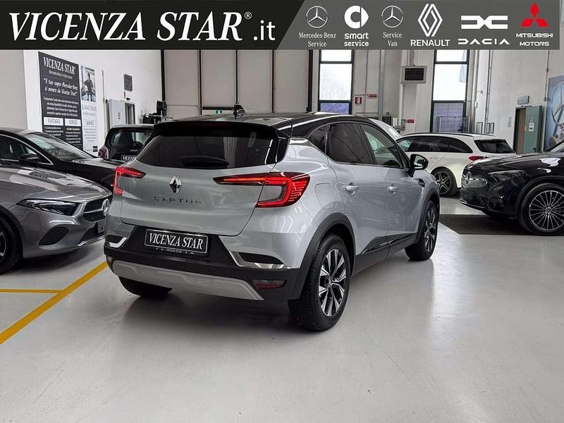 Usata Renault Captur Techno 91 CV (66 kW) 2024 Grigio cassiope SUV
