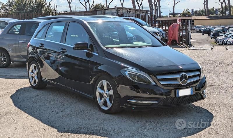 Usata Mercedes B180 109 CV (80 kW) 2012 Nero Monovolume