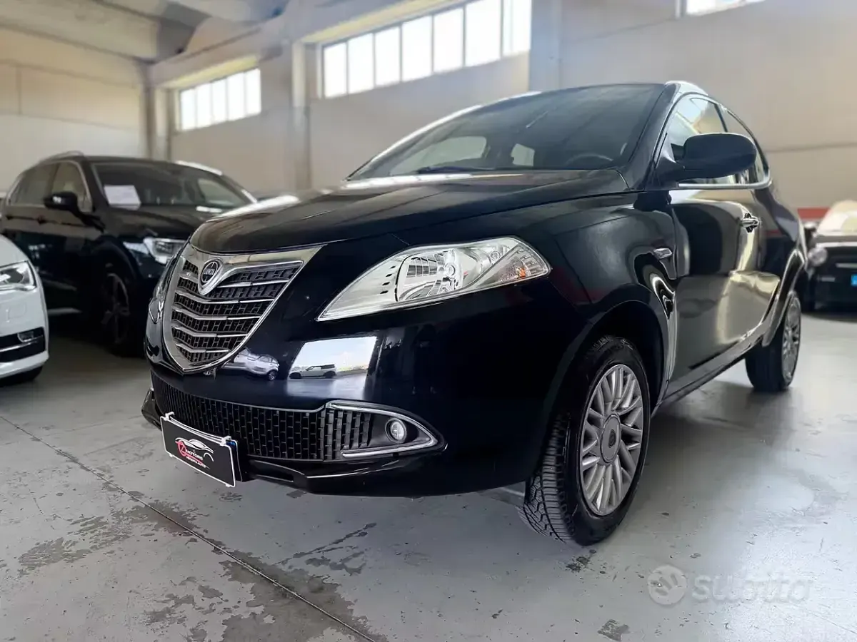 Usata Lancia Ypsilon Gold 80 CV (58 kW) 2015 Nero Utilitaria