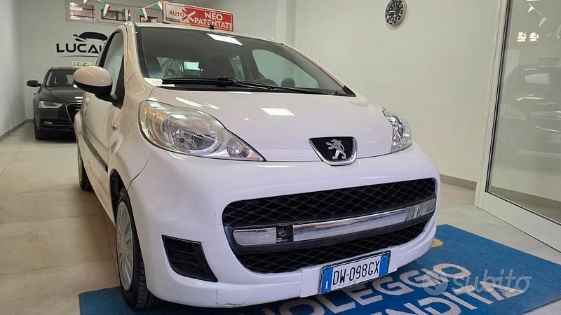 Usata Peugeot 107 68 CV (50 kW) 2009 Bianco Utilitaria