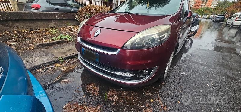Usata 2012 Renault Grand Scénic III Monovolume | 3400 € - Immagine 1/4