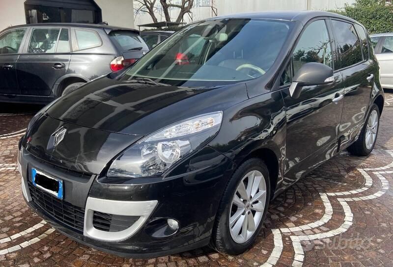 Usata Renault Scénic III Luxe 111 CV (81 kW) 2010 Nero Monovolume