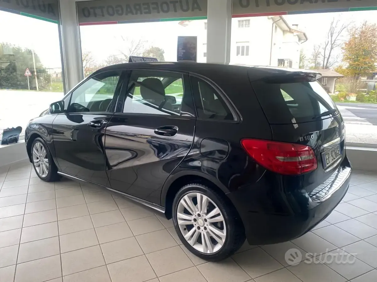 Usata Mercedes B180 Executive 109 CV (80 kW) 2013 Nero Utilitaria