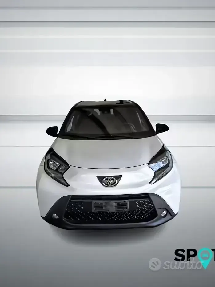 Usata Toyota Aygo X Trend 72 CV (52 kW) 2025 Grigio SUV