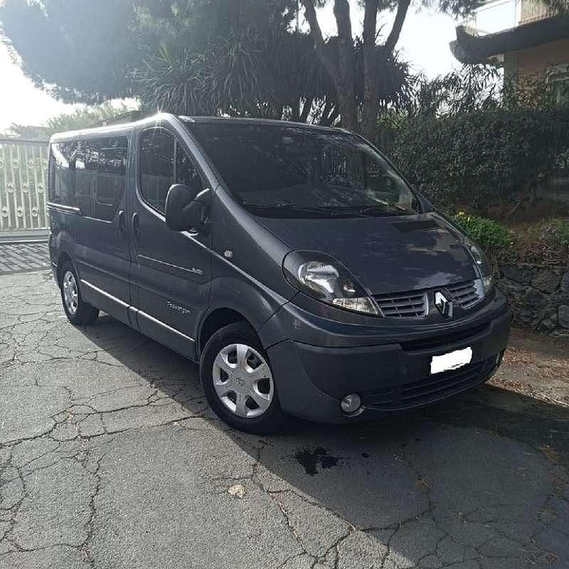Usata Renault Trafic Black Edition 145 CV (106 kW) 2011 Grigio Monovolume