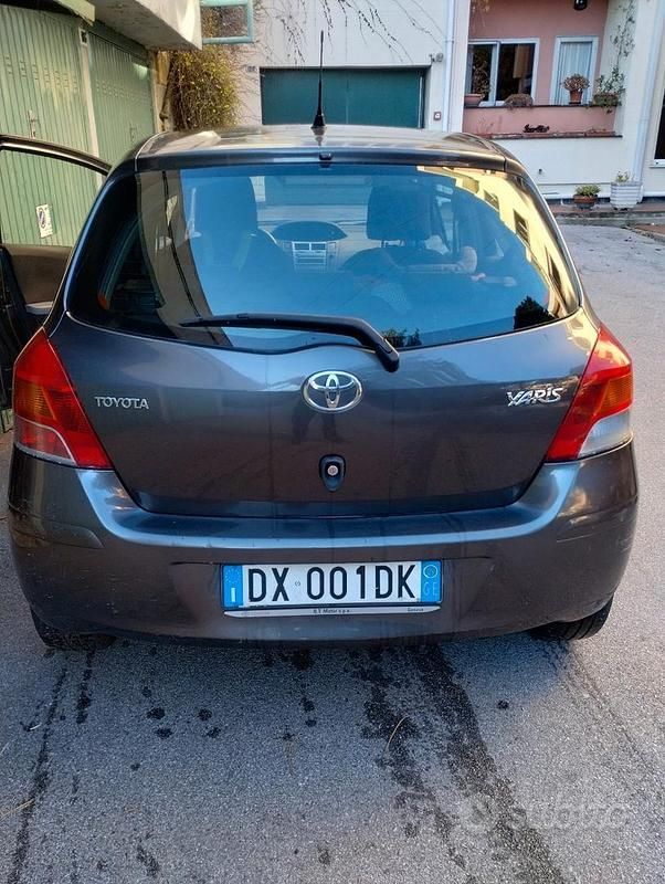 Usata Toyota Yaris 2009 Grigio Utilitaria