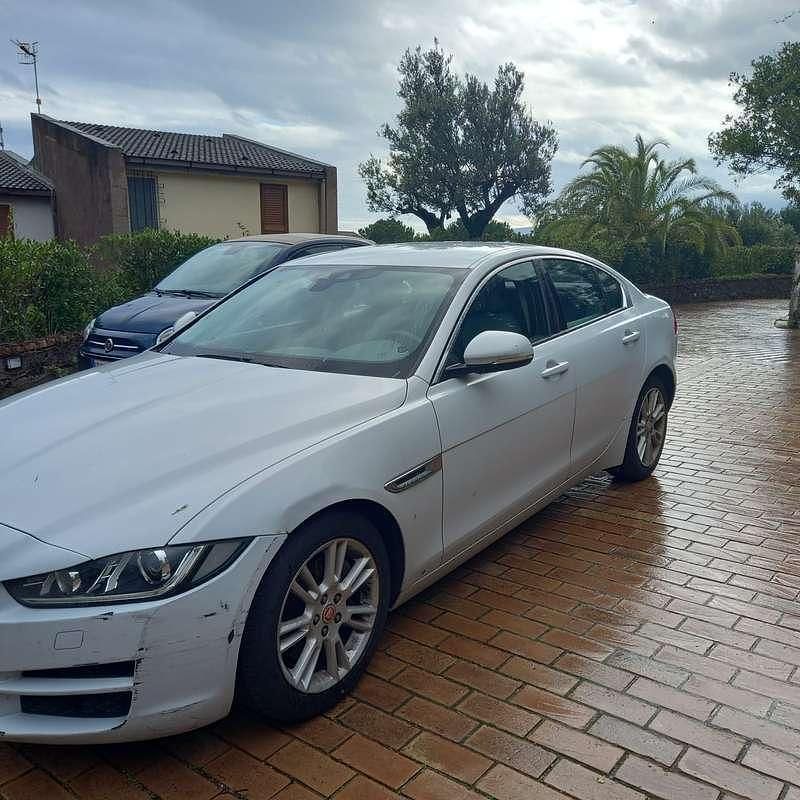Usata Jaguar XE Pure 179 CV (131 kW) 2016 Bianco Berlina