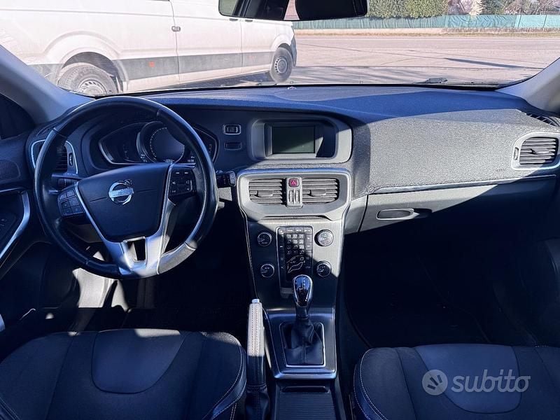 Usata Volvo V40 114 CV (83 kW) 2014 Nero Berlina