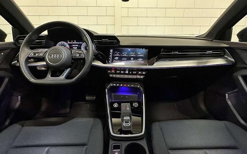 Usata Audi A3 Sport 150 CV (110 kW) 2021 Grigio Berlina