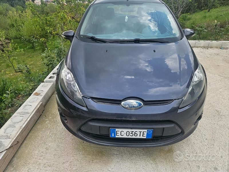 Usata Ford Fiesta 80 CV (58 kW) 2010 Verde Utilitaria
