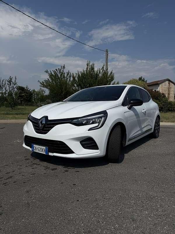 Usata 2023 Renault Clio V Techno Tre volumi | 14.100 € (Buon prezzo) - Immagine 1/4