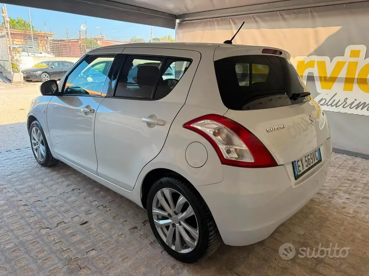 Usata Suzuki Swift Cool 75 CV (55 kW) 2015 Bianco Utilitaria