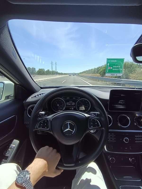 Usata Mercedes GLA180 109 CV (80 kW) 2017 Bianco SUV