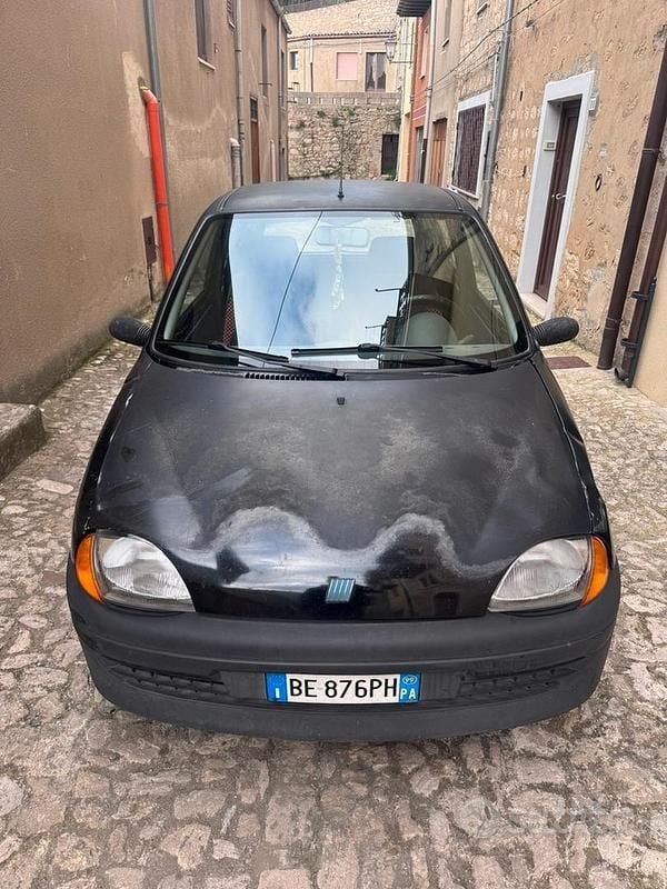 Nero Usata 1999 Fiat Seicento Young Due volumi | 500 € - Immagine 1/4