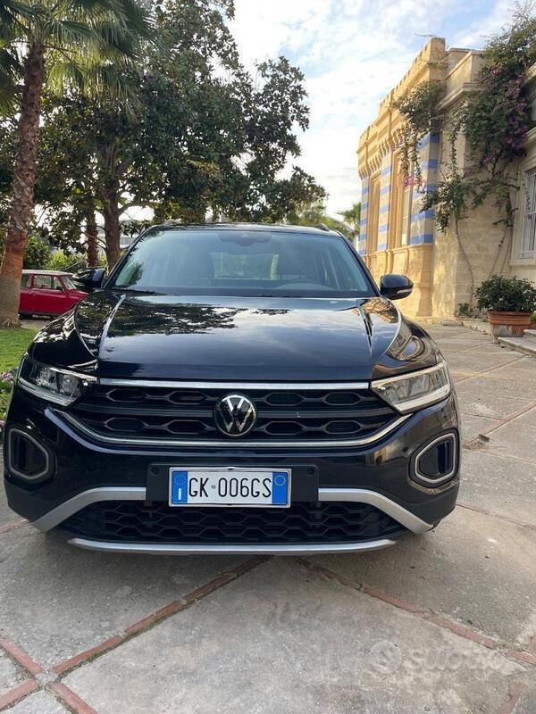 Usata VW T-Roc Life 110 CV (80 kW) 2022 Nero SUV