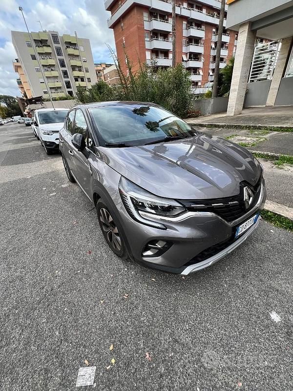 Usata Renault Captur 116 CV (85 kW) 2021 Grigio SUV